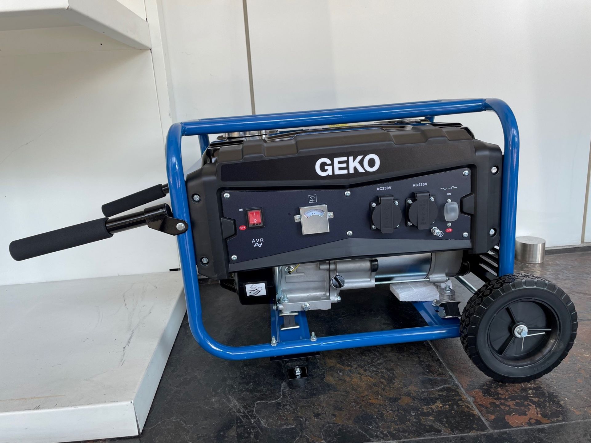 GEKO BL 2600 E-S HBA Benzin Stromerzeuger mit 2,6 kVA Leistung GEKO BL 2600 E-S HBA Benzin Stromerzeuger mit 2,6 kVA Leistung